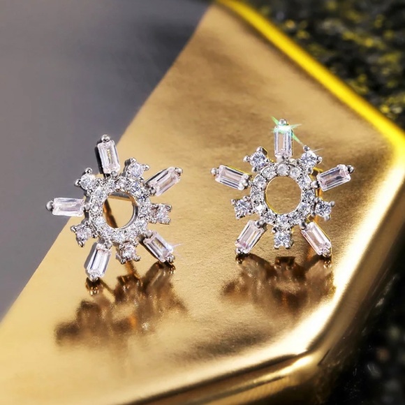 Jewelry - ✨Silver Star Studs✨